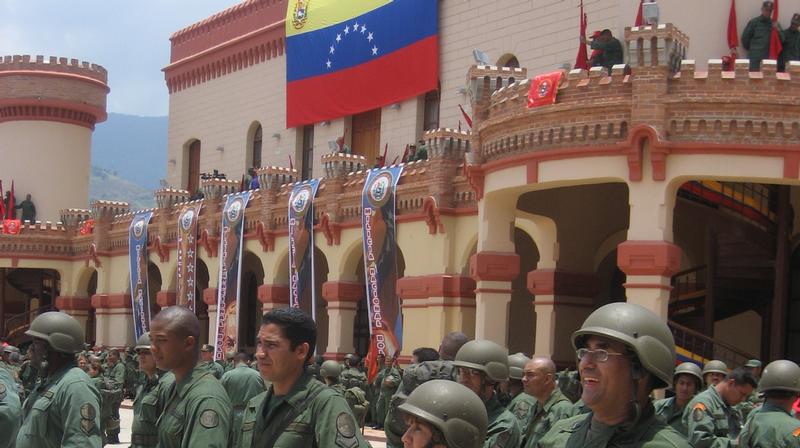 Starting to argue, Colombia monitors the movement of the Venezuelan army